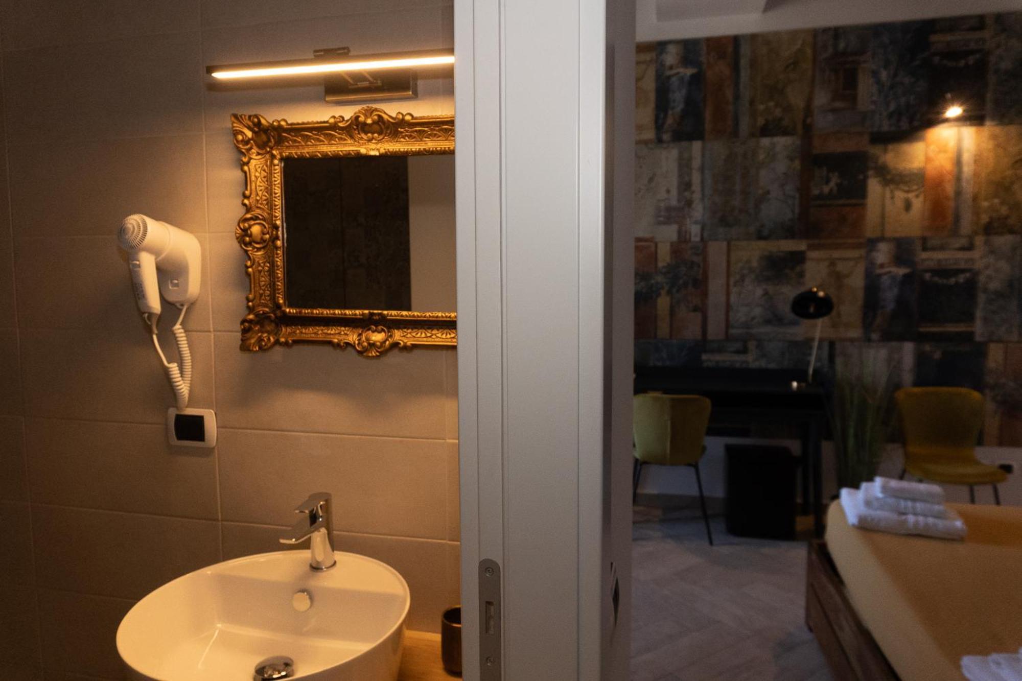 Le Boutique Luxury Rooms Diffused In Historic Center Fiumicino Ngoại thất bức ảnh